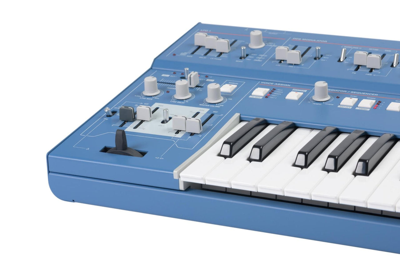 Udo Audio Super 6 Keyboard Blue 12-Voice Binaural Analog-Hybrid Synthesizer